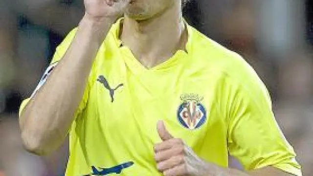 Nilmar celebra su gol contra el Barça.