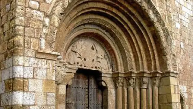 Portada de la iglesia de San Miguel de Daroca.