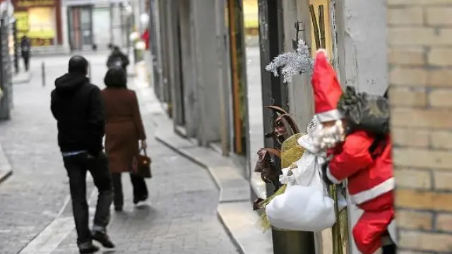Uno de los adornos navideños colocados en la calle de La Correría por los comerciantes.