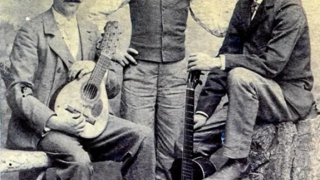 Ángel Sola, el cantador el Niño Moreno y Santiago Lapuente, en 1896.