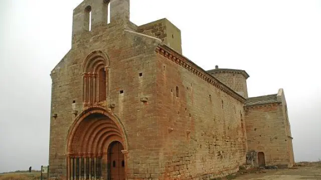 Imagen de la imponente ermita de Santa María de Chalamera.