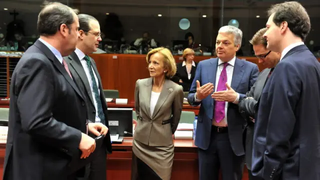 Elena Salgado,junto a alguno de sus colegas de la zona euro