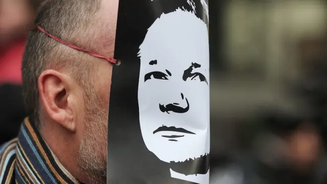 Protesta en Londres por el arresto de Assange