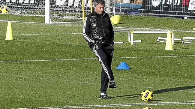 José Mourinho, en un momento del entrenamiento de ayer.