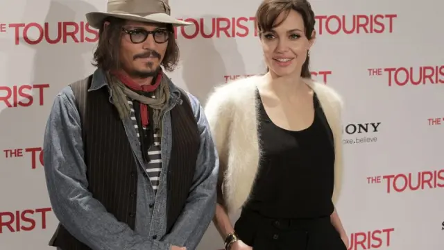Angelina Jolie y Johnny Depp promocionando 'The Tourist'.