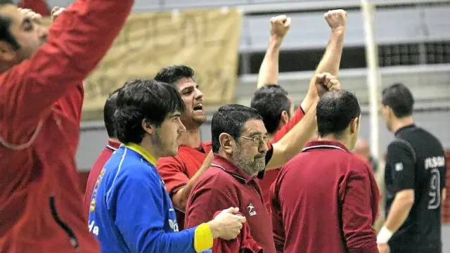 El Obearagón consiguió una importante victoria en la cancha del Barça B. Termina 2010 en lo más alto de la clasificación.