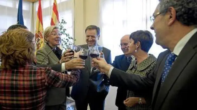 Iglesias brindó con vino de Somontano con sus consejeros.