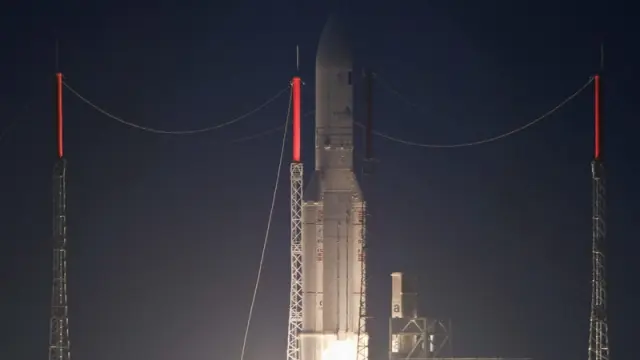 Lanzamiento del cohete con el satélite 'Hispasat 1E'.