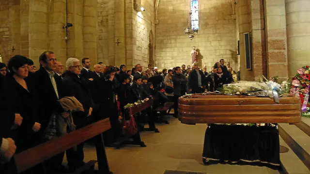 Entre los asistentes al funeral estaba el consejero de Agricultura, Gonzalo Arguilé, en primera fila.