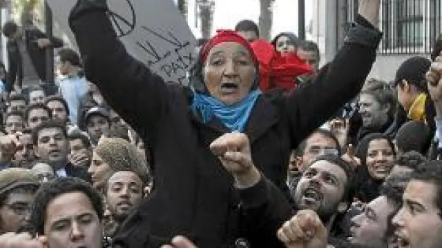Ben Alí huye de Túnez por las revueltas