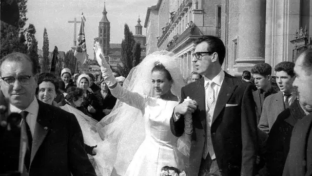 Carmen Sevilla y Augusto Algueró, tras contraer matrimonio.