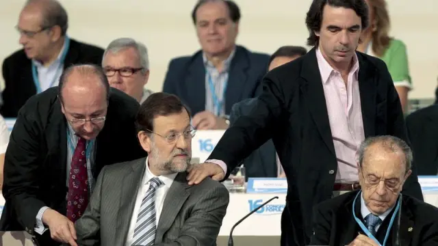 Mariano Rajoy y José María Aznar, en Sevilla