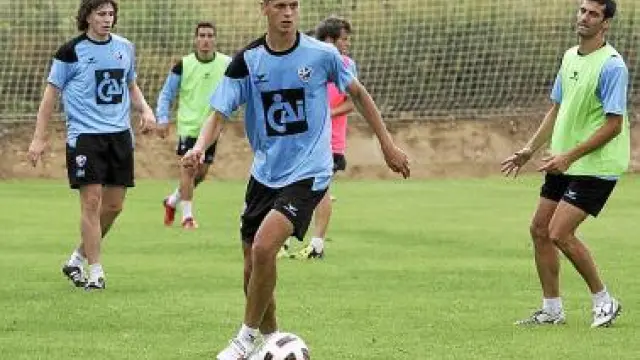 El serbio Lukik, durante un entrenamiento con el Huesca.