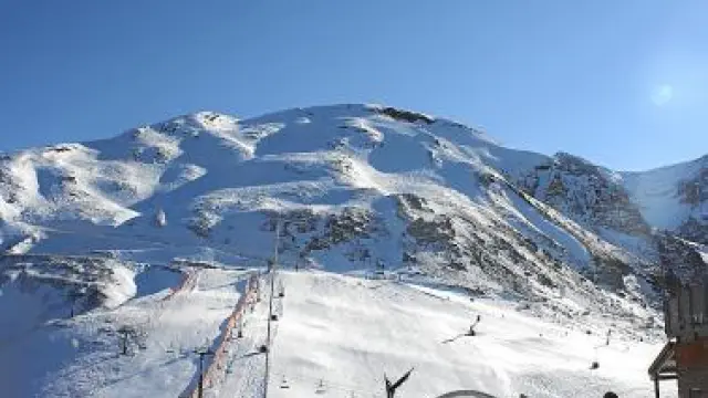 Las pistas de esquí de Panticosa, ayer al mediodía.