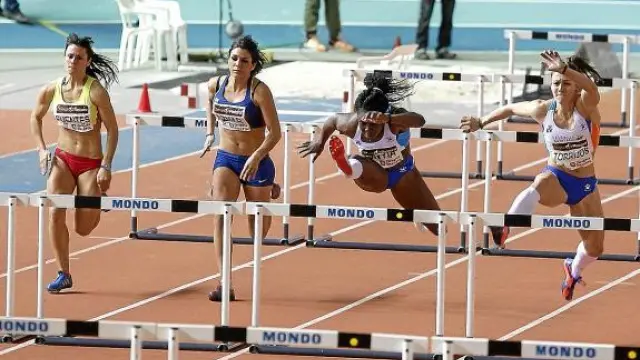 Josephine Onyia logró la tercera mejor marca mundial del año.