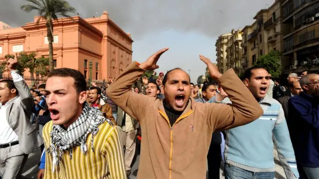 Gritos de los miles de egipcios en El Cairo