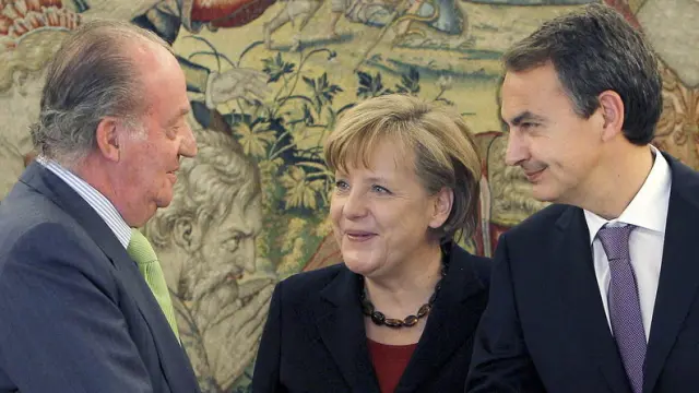 Angela Merkel, junto a José Luis Rodríguez Zapatero y el Rey