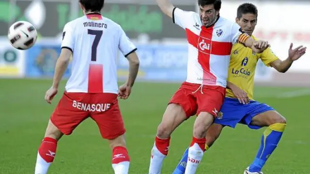 Sorribas, en el centro de la imagen, y Molinero, durante el partido del sábado en Las Palmas.