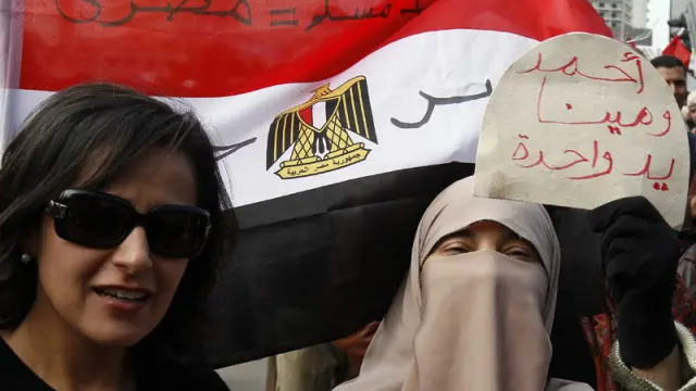 Siguen los manifestantes reunidos en la plaza Tharir para pedir cambios en Egipto