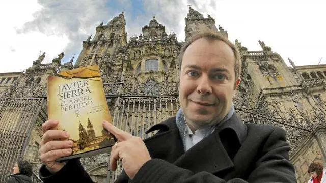 El turolense Javier Sierra presentó ayer su libro en Santiago de Compostela.