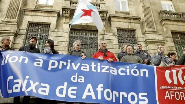 Concentración organizada por CIG ante el Banco de España contra la privatización de las cajas.