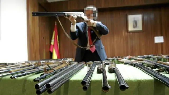 Imagen de archivo de una subasta de armas en la Comandancia de la Guardia Civil en Huesca.