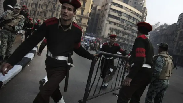 Militares proceden a desalojar la plaza Tahrir