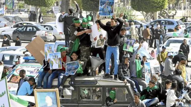 La oposición denuncia que van seis muertos en la represión de las marchas contra Gadafi