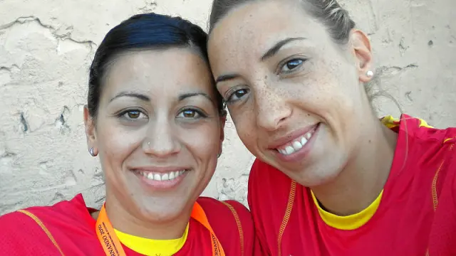 Macías (izquierda) y Périz, con la camiseta de España, durante los Juegos Iberoamericanos de 2010