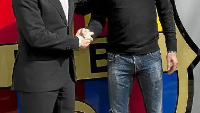 Sandro Rosell y Josep Guardiola, ayer tras la firma del contrato.