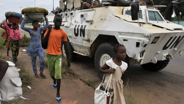 Vehículo blindado de la ONU en Costa de Marfil