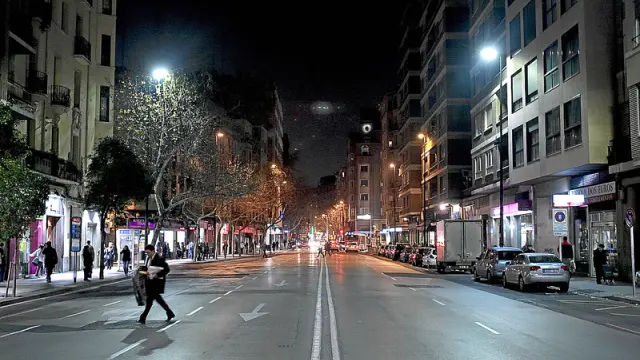 Farolas en la calle de Hernán Cortés.