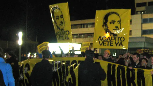Los manifestantes portaban pancartas contrarias a Agapito.