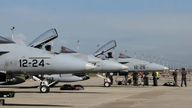 Los F-18 españoles en la base de Decimomannu