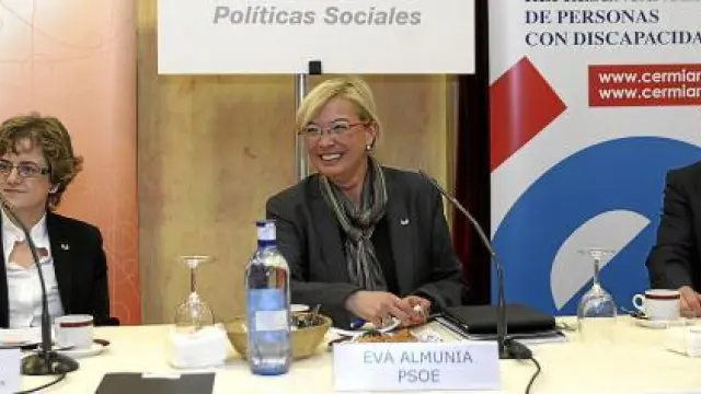 Eva Almunia, consejera y candidata del Psoe, en la sede del Cermi