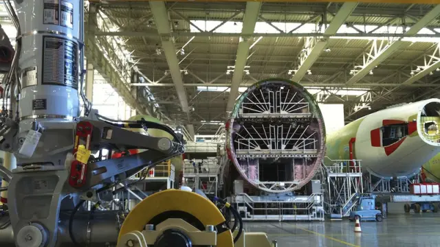 El sector aeronáutico precisa piezas de grandes dimensiones y altas prestaciones. Proceso de fabricación de un avión Airbus