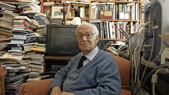 Antonio Beltrán, en el despacho de su casa, un mes y medio antes de su muerte.