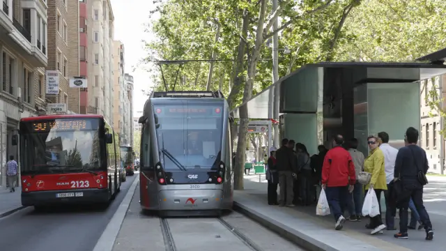 La medida planteada por el PSOE afectaría tanto al autobús urbano como al tranvía.