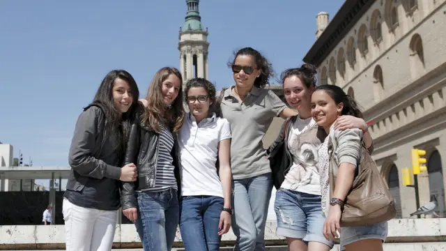 Desde Francia. Anne-Sophie, Charlotte, Celia, Charlene, Laura y Chloe son alumnas de Marsella que han pasado cinco días en Zaragoza, dentro de un intercambio con familias.