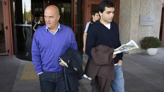 Adrián Faija, abogado y agente de Diego Milito, junto a Pedro Herrera en una imagen de abril de 2008.
