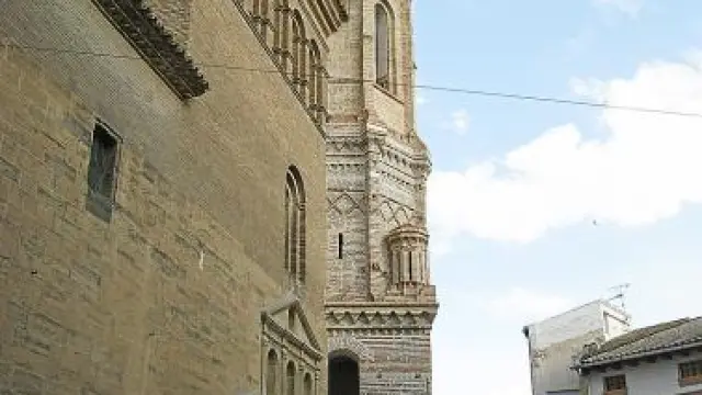 La torre de la iglesia, en pleno Conjunto Histórico.