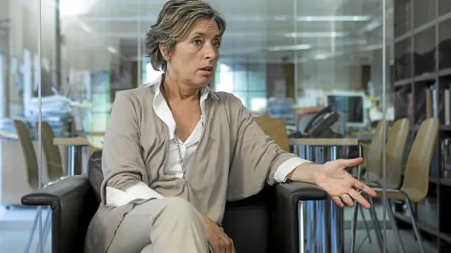 Nieves Ibeas, durante la entrevista en el despacho del director de HERALDO.