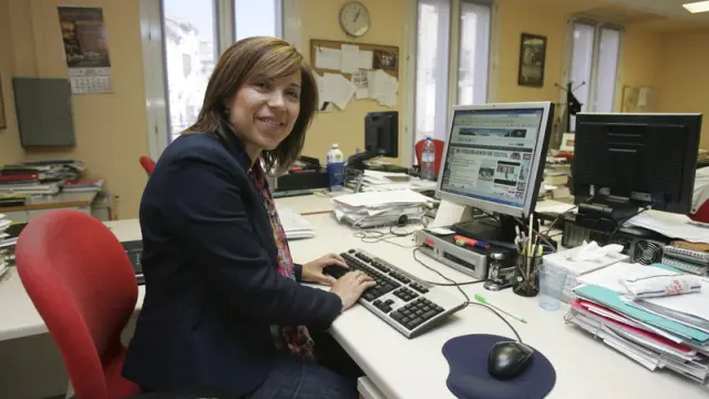 Ana Alós en la redacción de HERALDO en Huesca