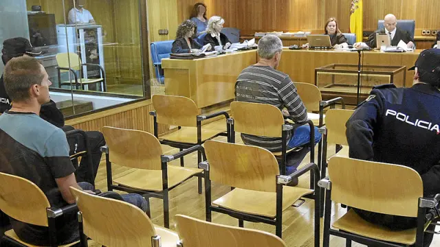 Sarasola (izquierda) y Portu, ante el tribunal que los juzgó ayer en la audiencia.