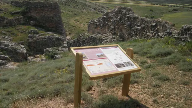 Una de los paneles explicativos que se pueden encontrar en los senderos de la Comarca de Cuencas MIneras