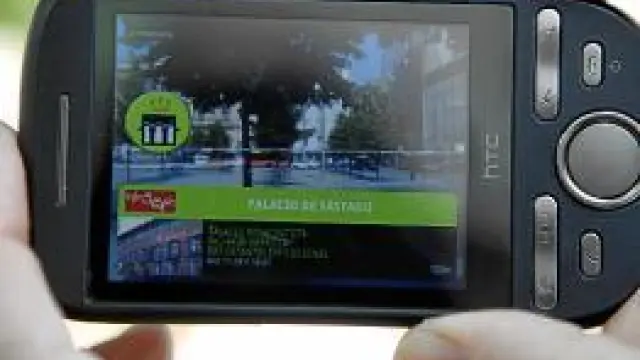 Detalle de la aplicación para móvil Infoaragón, en este caso, mostrando información sobre el Palacio de Sástago.