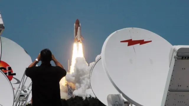 Lanzamiento del Endeavour desde Florida, rumbo a la Estación Espacial