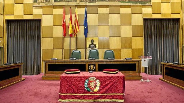 Belloch comienza con el gobierno más débil de la historia de Zaragoza