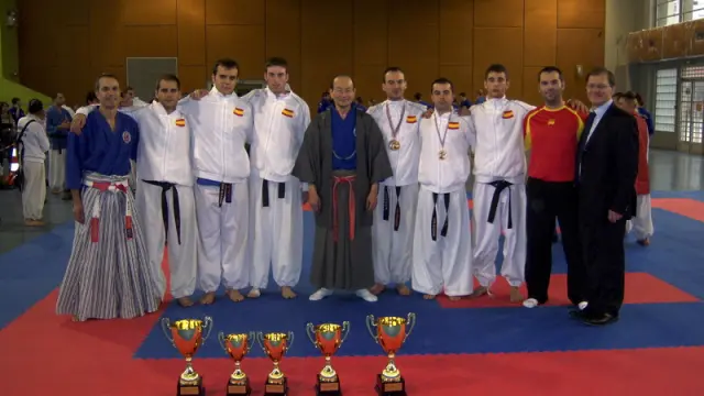 Los representantes españoles que acudieron al Campeonato de Europa de nanbudo en París.
