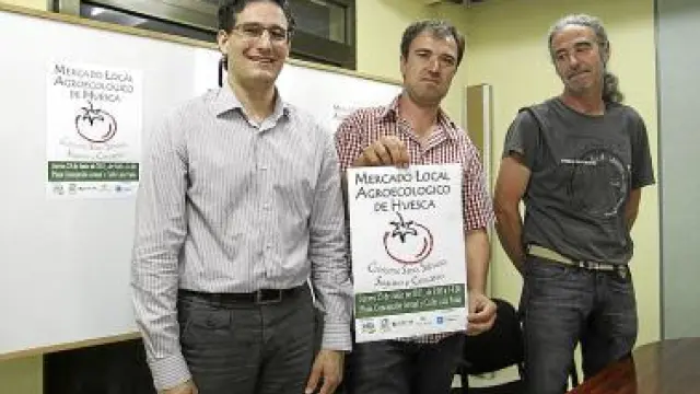Luis Irzo (concejal), David Solano (UAGA) y Chema Montes (hortelano).